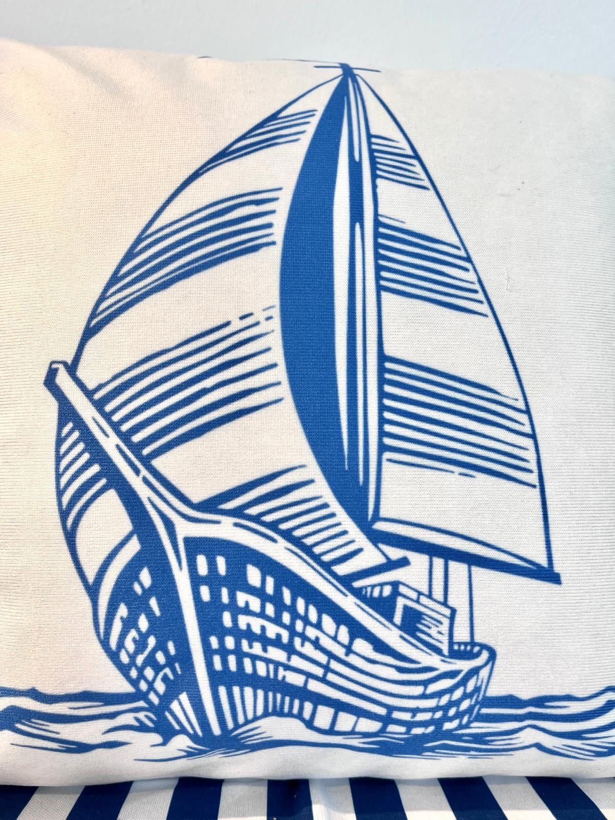 Blaues Segelschiff Kissen