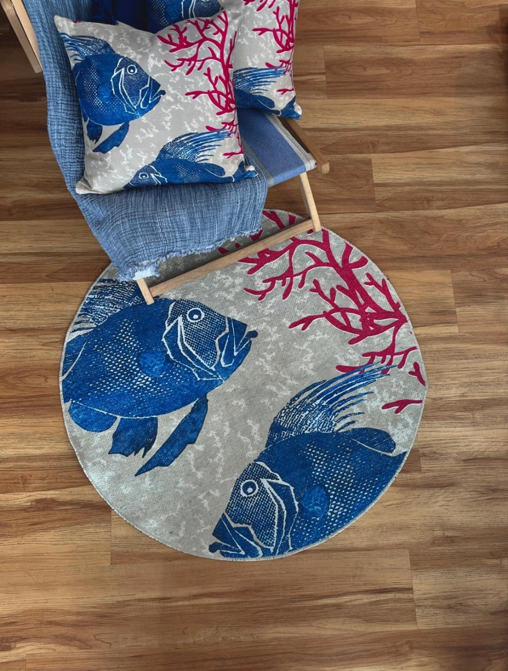 Fischteppich mit Korallen-Design