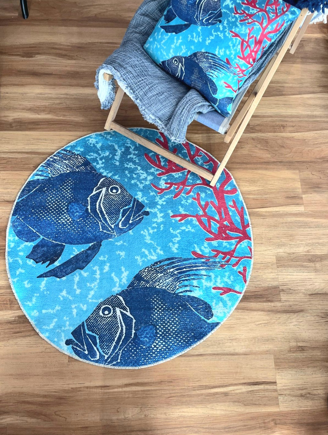 Türkiser Wollteppich mit Fisch und Korallen-Design