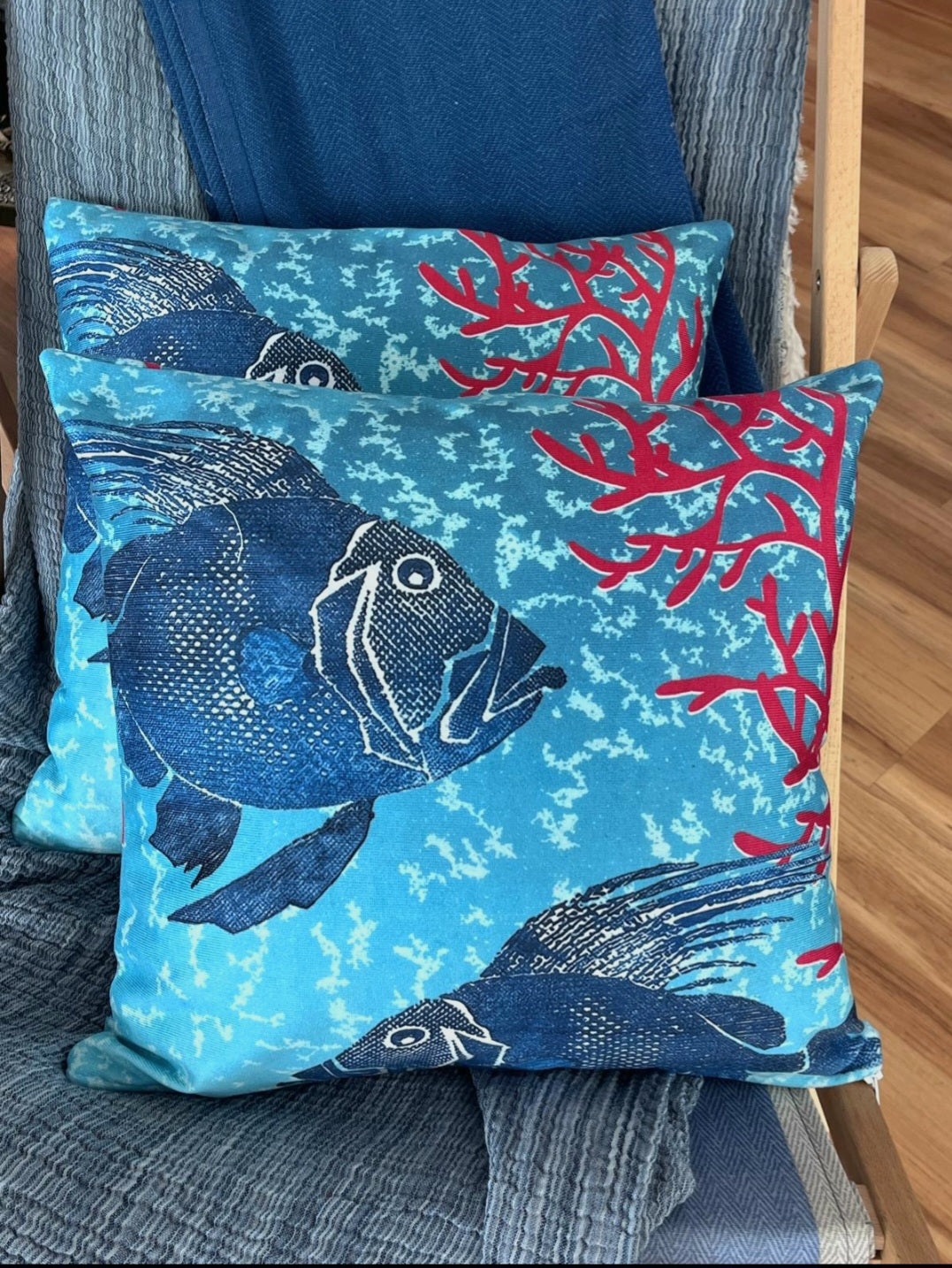 Türkises Fisch und Koralle-Kissen