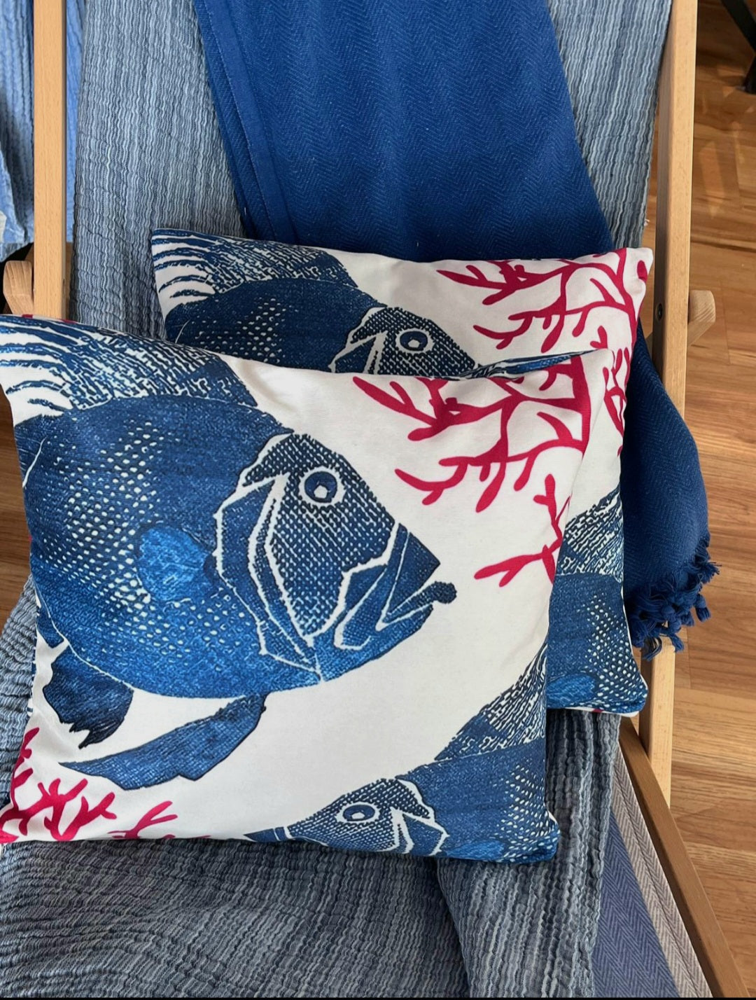Weißes Fisch und Koralle-Kissen