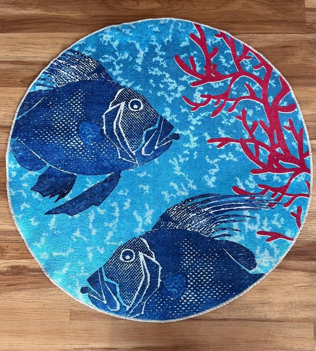 Türkiser Wollteppich mit Fisch und Korallen-Design