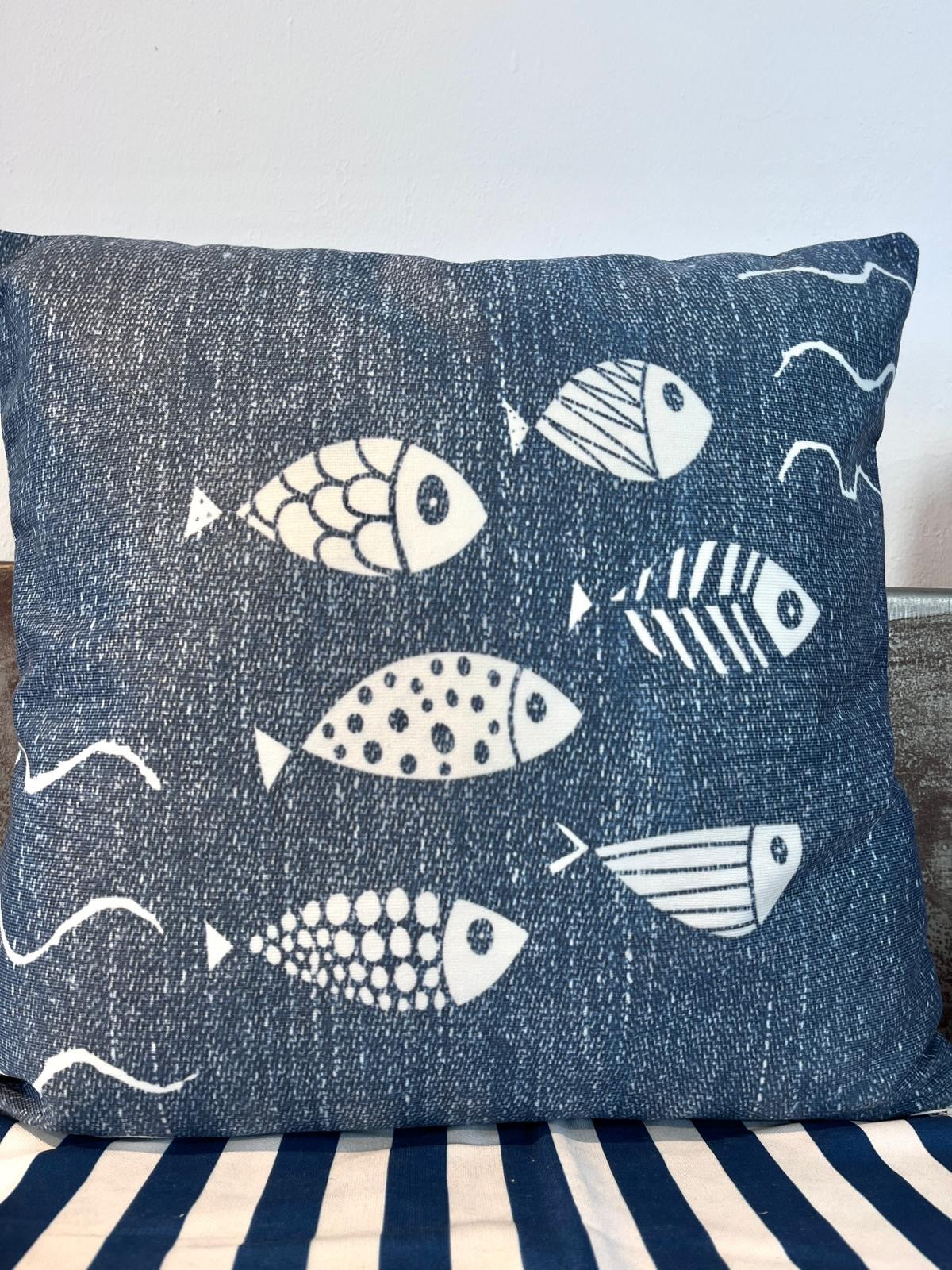 verspieltes Fischmuster Kissen