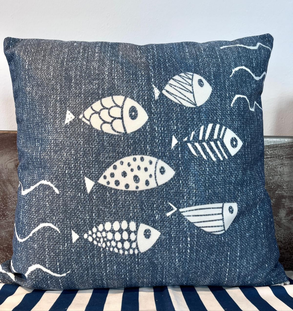 verspieltes Fischmuster Kissen