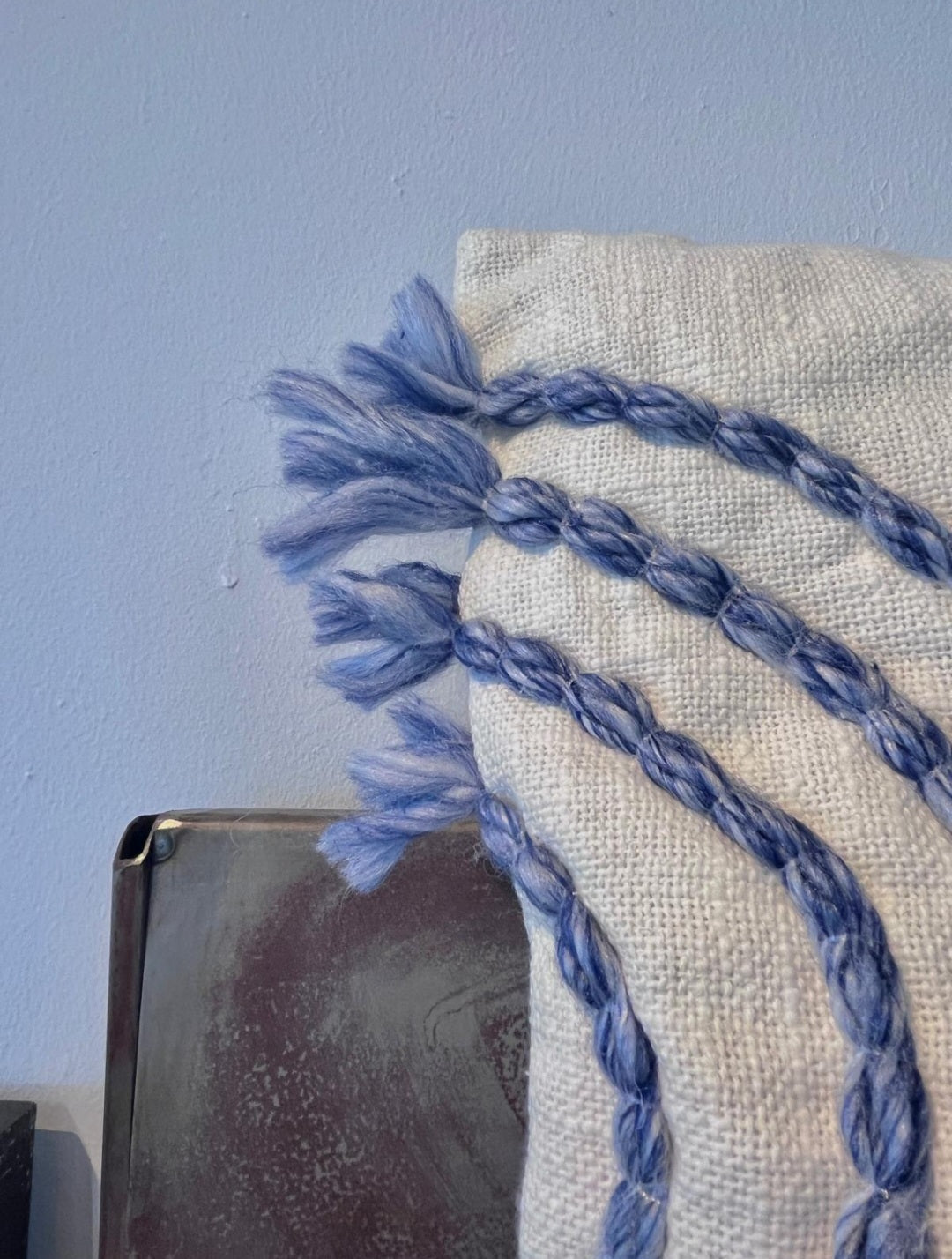 Strukturiertes Kissen mit Halbkreisen