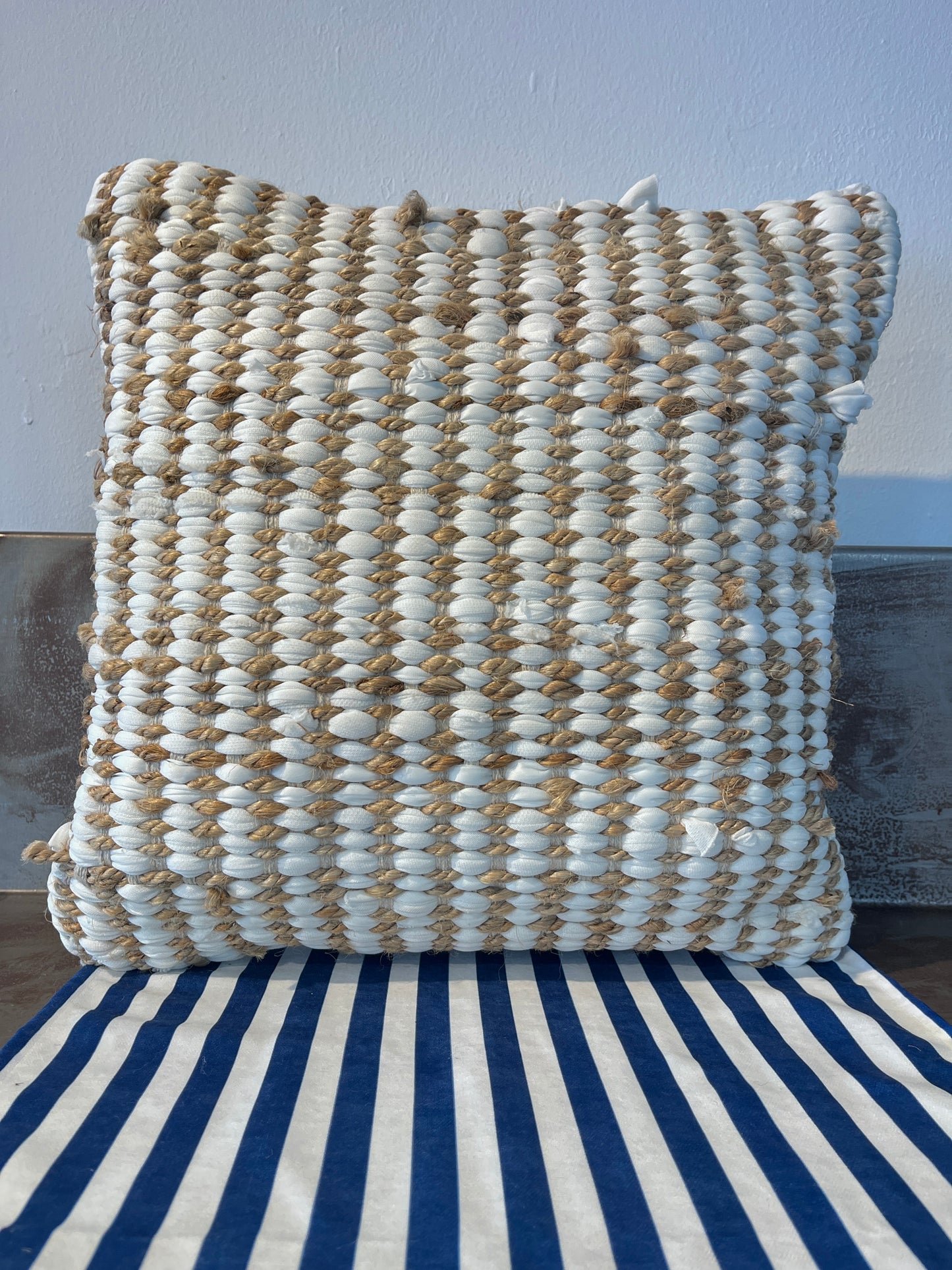 Weißes Jute Kissen